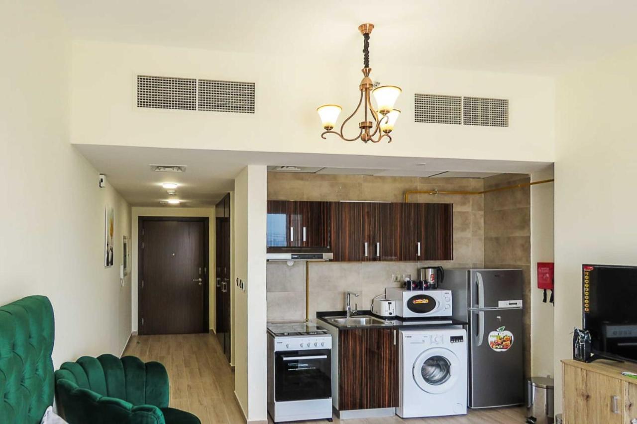 Oyo 860 Studio Apartment, Maya Tower 4, Jumeirah Village Triangle دبي المظهر الخارجي الصورة
