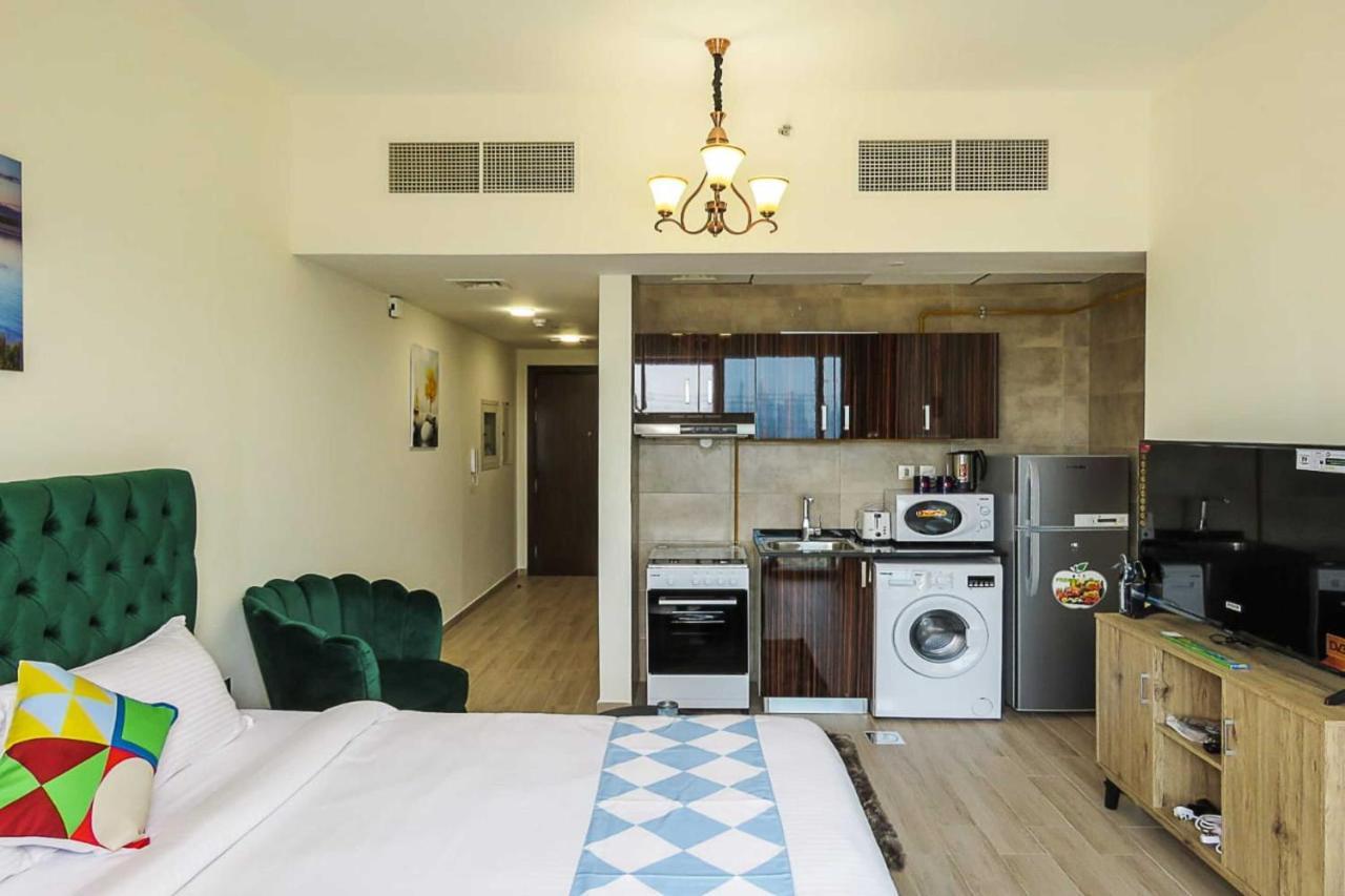 Oyo 860 Studio Apartment, Maya Tower 4, Jumeirah Village Triangle دبي المظهر الخارجي الصورة