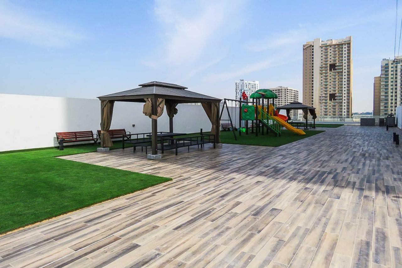 Oyo 860 Studio Apartment, Maya Tower 4, Jumeirah Village Triangle دبي المظهر الخارجي الصورة